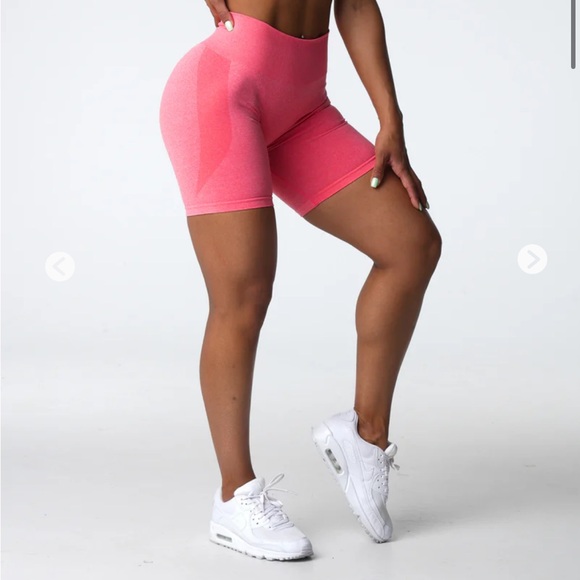 Coral Contour Seamless Shorts - Picture 2 of 4